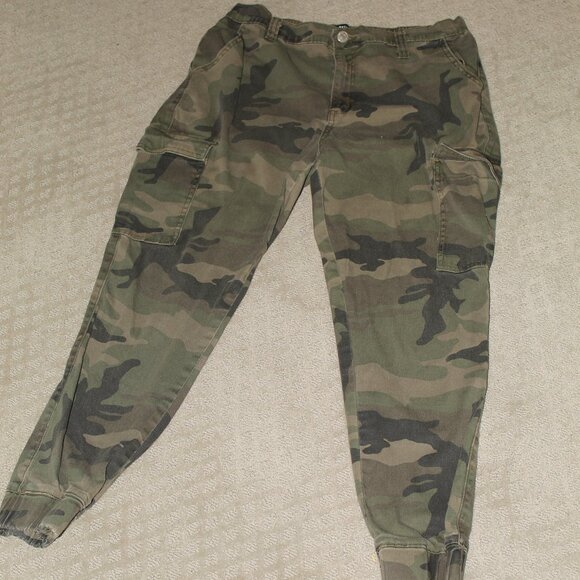 Almost Famous Pants Women's XL Green Camo Cargo Joggers Utility Gorpcore Hiking - Picture 1 of 6